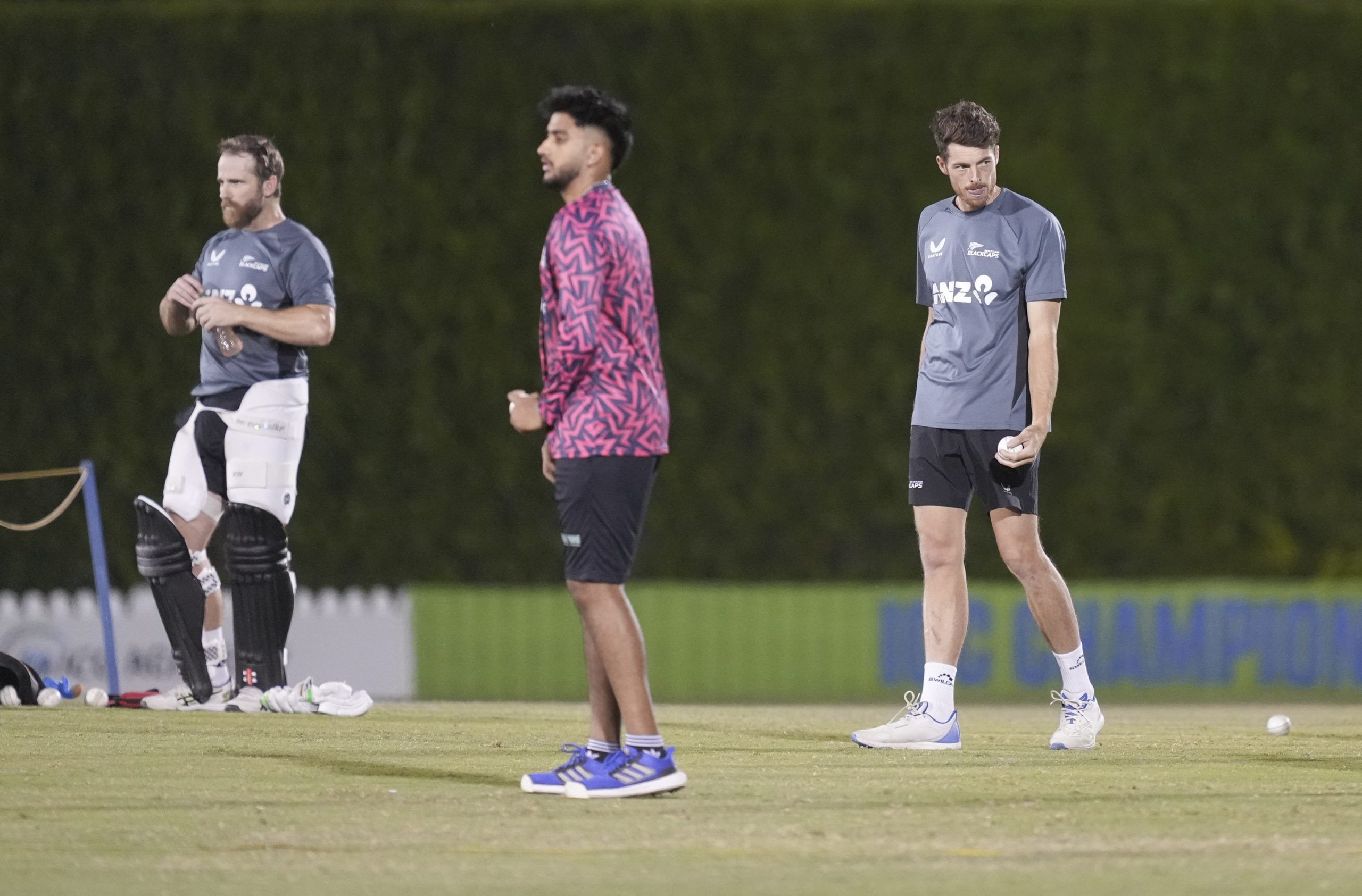 "പുതിയ താരങ്ങൾക്ക് ലോകകപ്പിന് മുൻപ് തയ്യാറാവാൻ സമയം ലഭിക്കണം. മിച്ചൽ സാൻ്റ്നർ വളരെ മികച്ച ഒരു ക്യാപ്റ്റനാണ്. തൻ്റെ ടീമിൽ അദ്ദേഹത്തിന് സ്വന്തമായ ശൈലിയുണ്ട്. ഈ ഫോർമാറ്റിൽ ടീമിനെ പിന്തുണക്കേണ്ട സമയമാണിത്. അത് ഞാൻ തുടർന്നും ചെയ്യും."- അദ്ദേഹം കൂട്ടിച്ചേർത്തു.
