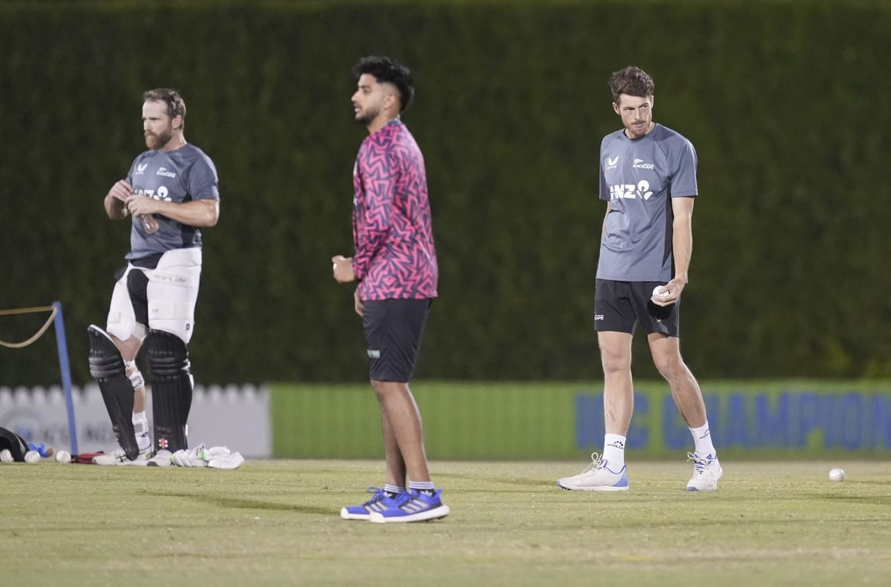 "പുതിയ താരങ്ങൾക്ക് ലോകകപ്പിന് മുൻപ് തയ്യാറാവാൻ സമയം ലഭിക്കണം. മിച്ചൽ സാൻ്റ്നർ വളരെ മികച്ച ഒരു ക്യാപ്റ്റനാണ്. തൻ്റെ ടീമിൽ അദ്ദേഹത്തിന് സ്വന്തമായ ശൈലിയുണ്ട്. ഈ ഫോർമാറ്റിൽ ടീമിനെ പിന്തുണക്കേണ്ട സമയമാണിത്. അത് ഞാൻ തുടർന്നും ചെയ്യും."- അദ്ദേഹം കൂട്ടിച്ചേർത്തു.