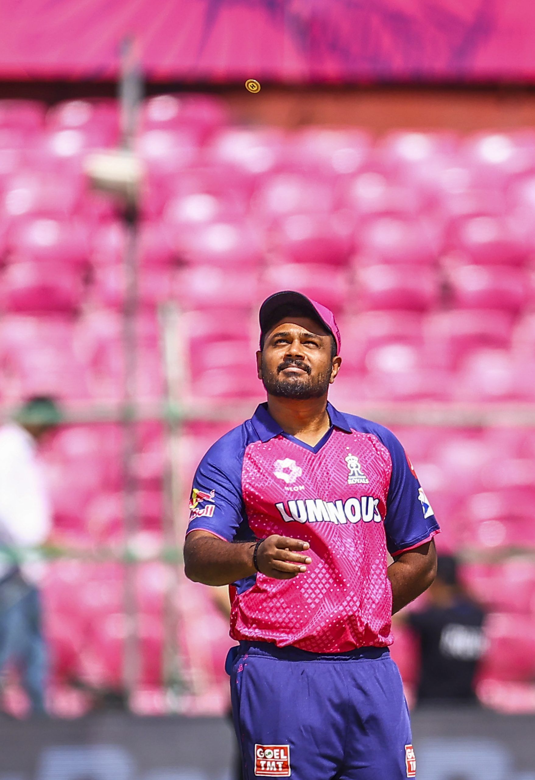 മലയാളി വിക്കറ്റ് കീപ്പർ ബാറ്റർ സഞ്ജു സാംസണെ ടീമിലെത്തിക്കാൻ ലഖ്നൗ സൂപ്പർ ജയൻ്റ്സ് ശ്രമിക്കുന്നു എന്ന് റിപ്പോർട്ടുകൾ. ചെന്നൈ സൂപ്പർകിംഗ്സ്, കൊൽക്കത്ത നൈറ്റ് റൈഡേഴ്സ്, സൺറൈസേഴ്സ് ഹൈദരാബാദ്, ഡൽഹി ക്യാപിറ്റൽസ് എന്നീ ടീമുകളാണ് മുൻപ് ഉണ്ടായിരുന്നത്. (Image Credits- PTI)
