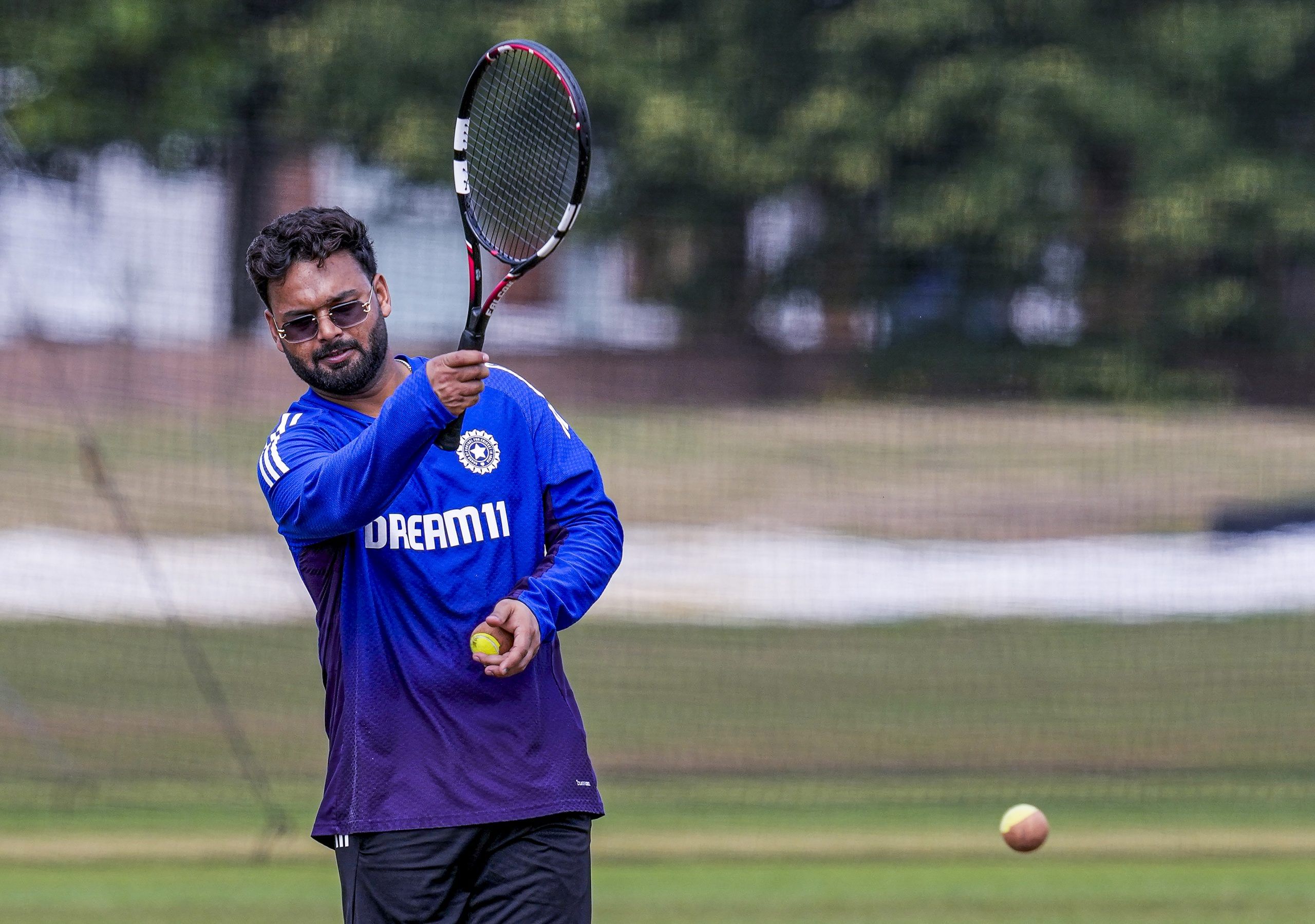 ഇന്ത്യയുടെ ക്യാപ്റ്റൻസി പ്ലാനുകളിൽ നേരത്തെ ഉൾപ്പെട്ടിരുന്ന താരമാണ് ഹാർദിക് പാണ്ഡ്യ. പരിക്കും മറ്റ് ക്യാപ്റ്റൻസി ഓപ്ഷനുകളും കാരണമാണ് താരം ഇപ്പോൾ ലീഡർഷിപ്പ് ഗ്രൂപ്പിൽ ഇല്ലാത്തത്. ദക്ഷിണാഫ്രിക്കക്കെതിരെ വീണ്ടും താരത്തെ പരീക്ഷിക്കാനുള്ള സാധ്യതകളുണ്ട്.

