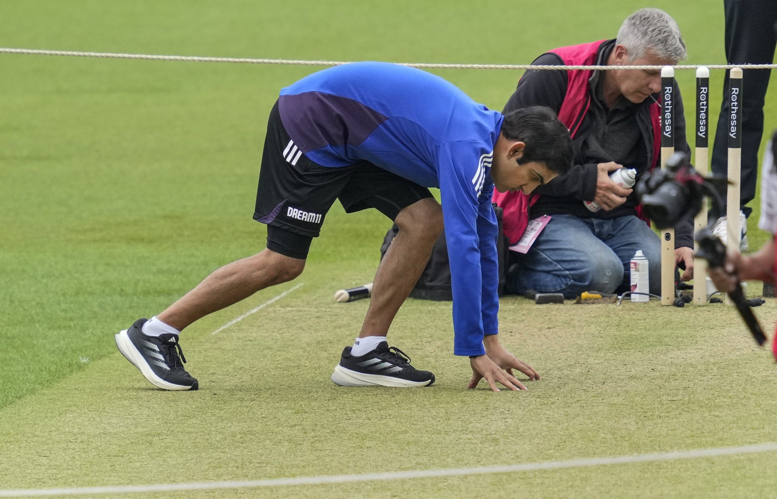 ടെസ്റ്റ് പരിശീലകനെന്ന നിലയിൽ ഗംഭീർ സമ്പൂർണ പരാജയമാണ്. ഇതുവരെ 18 മത്സരങ്ങൾ ഗംഭീറിൻ്റെ പരിശീലനത്തിൽ കളിച്ച ഇന്ത്യ ജയിച്ചത് വെറും ഏഴ് മത്സരങ്ങളിൽ. ഇതിൽ വെസ്റ്റ് ഇൻഡീസിനെതിരെ സ്വന്തം നാട്ടിൽ കളിച്ച രണ്ട് കളിയും ഇംഗ്ലണ്ടിനെതിരായ രണ്ട് കളിയും ഉൾപ്പെടുന്നു. 
