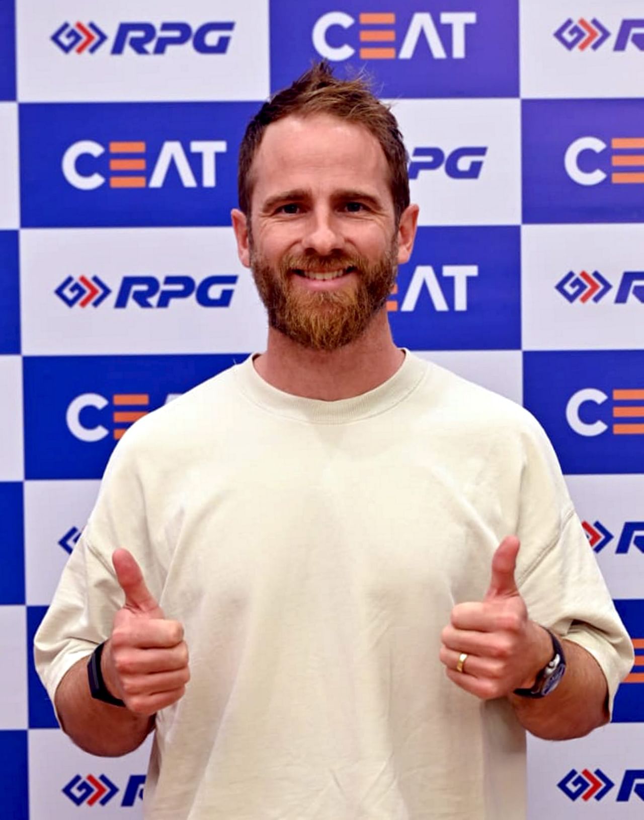 "ലഭിച്ച ഓർമ്മകൾക്കും എക്സ്പീരിയൻസിനും നന്ദി. എനിക്കും ടീമിനും ഇതാണ് കൃത്യമായ സമയം. അടുത്ത ലോകകപ്പ് ലക്ഷ്യമാക്കി നീങ്ങുന്ന ടീമിന് എൻ്റെ തീരുമാനം കൂടുതൽ വ്യക്തത നൽകും. ടി20 കളിക്കാൻ ഒരുപാട് താരങ്ങളുണ്ട്."- വിരമിക്കൽ പ്രഖ്യാപനത്തിൽ വില്ല്യംസൺ പറഞ്ഞു.