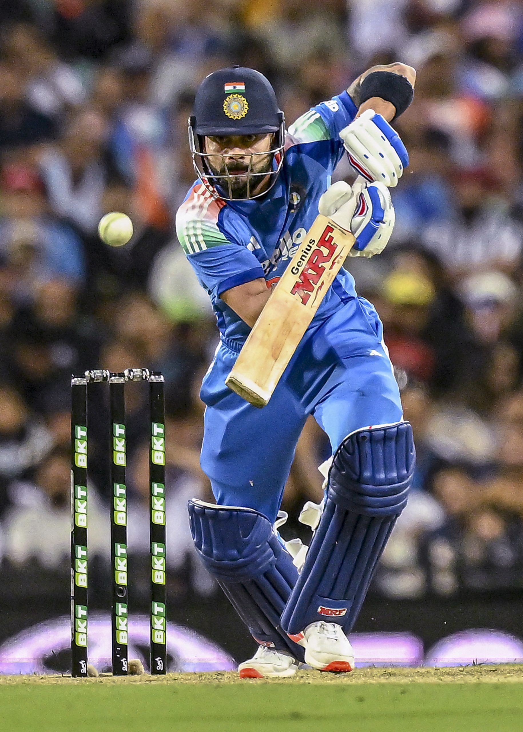 അതേസമയം, വിരാട് കോലി വിജയ് ഹസാരെ കളിക്കുമോ എന്നതിൽ വ്യക്തതയില്ല. വിജയ് ഹസാരെ ആരംഭിക്കുന്നതിന് മുൻപ് ഇന്ത്യ ദക്ഷിണാഫ്രിക്കക്കെതിരെ ഏകദിന പരമ്പര കളിക്കും. ഈ മാസം 30നാണ് ഇത് ആരംഭിക്കുക. മൂന്ന് മത്സരങ്ങളാണ് പരമ്പരയിലുള്ളത്.