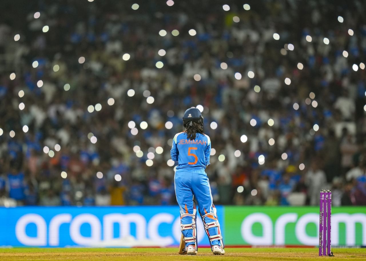 ഫൈനലിൽ ദക്ഷിണാഫ്രിക്കയെ 52 റൺസിന് പരാജയപ്പെടുത്തിയാണ് ഇന്ത്യയുടെ കിരീടനേട്ടം. ആദ്യം ബാറ്റ് ചെയ്ത ഇന്ത്യ 299 റൺസ് വിജയലക്ഷ്യം മുന്നോട്ടുവച്ചപ്പോൾ മറുപടി ബാറ്റിംഗിനിറങ്ങിയ ദക്ഷിണാഫ്രിക്ക 246 റൺസിന് ഓളൗട്ടായി. ദീപ്തി ശർമ്മയാണ് കളിയിലെ താരം.