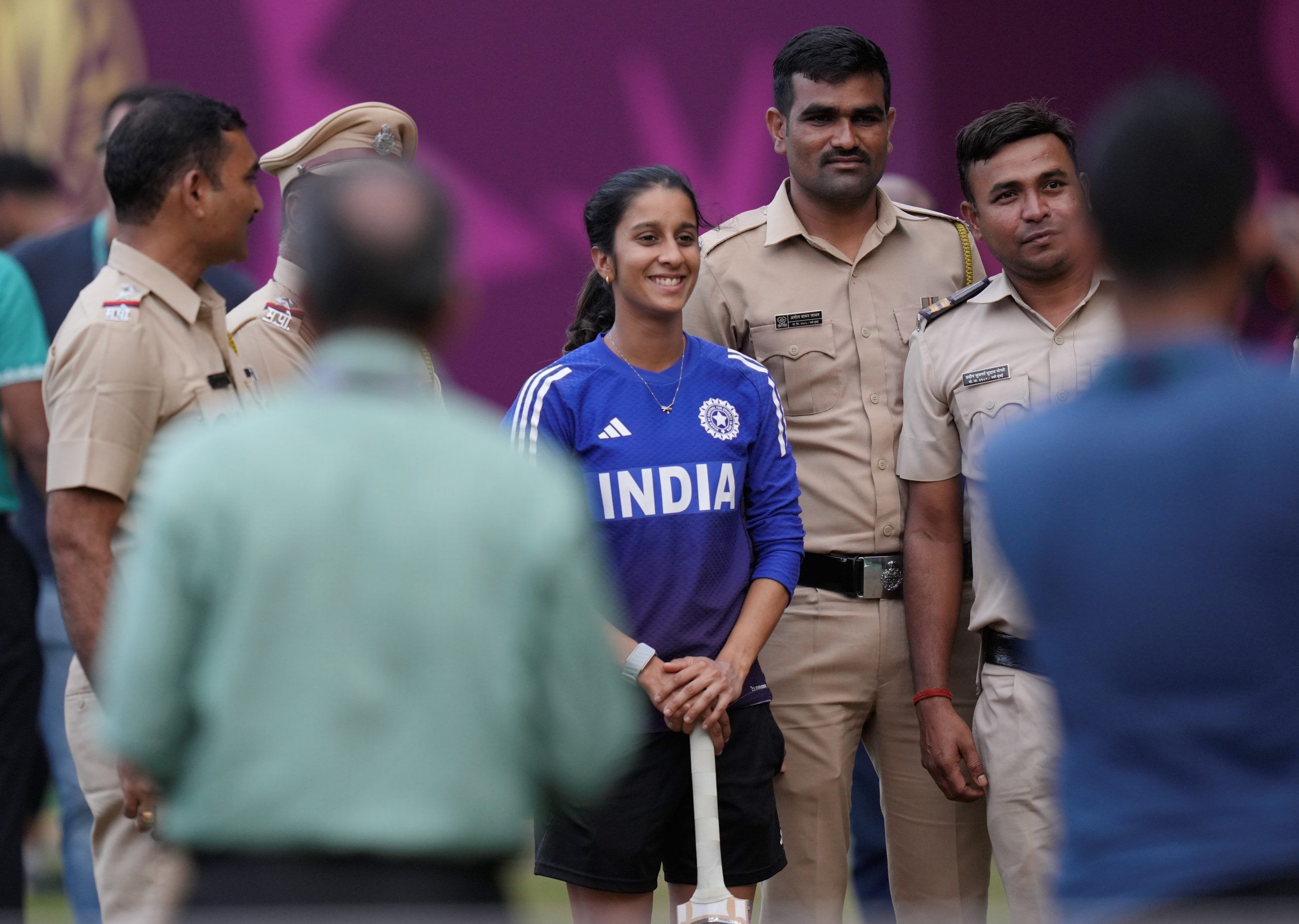 സെമിഫൈനലിൽ കഴിഞ്ഞ ലോകകപ്പിലെ റണ്ണേഴ്സ് അപ്പായ ഇംഗ്ലണ്ടിനെ തോല്പിച്ചാണ് ന്യൂസീലൻഡ് കലാശക്കളിയിലേക്ക് ടിക്കറ്റെടുത്തത്. ഇന്ത്യയാവട്ടെ നിലവിലെ ജേതാക്കളായ ഓസ്ട്രേലിയയെ ആവേശകരമായ മത്സരത്തിൽ കീഴടക്കി ഫൈനലിലേക്ക് യോഗ്യത നേടുകയായിരുന്നു.
