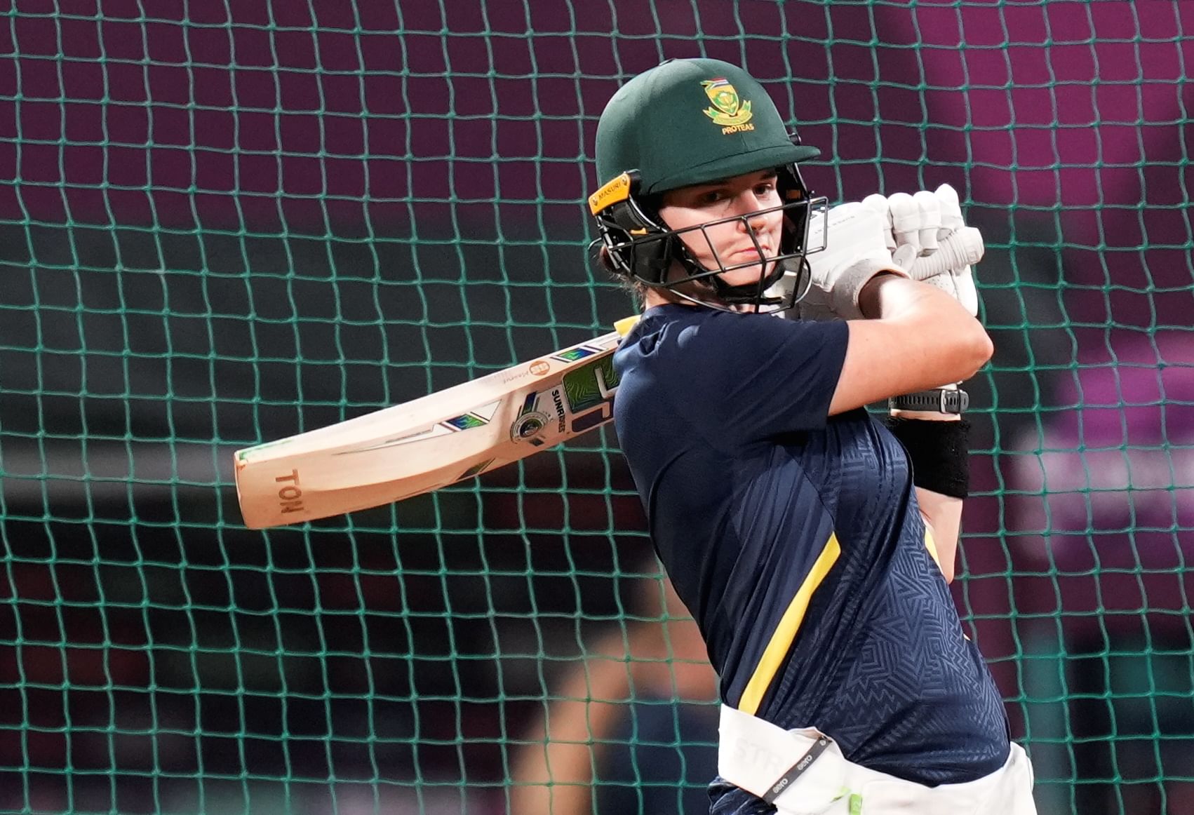 ഇന്നത്തെ മത്സരത്തിന് മഴഭീഷണിയുണ്ട്. ഫൈനലിന് ഒരു റിസർവ് ദിവസമുണ്ടെങ്കിലും നാളെയുള്ള റിസർവ് ദിനത്തിലും മഴ പെയ്തേക്കാനുള്ള സാധ്യതകളുണ്ട്. മഴയിൽ കളി മുടങ്ങുകയാണെങ്കിൽ ഇന്ത്യയെയും ദക്ഷിണാഫ്രിക്കയെയും ഐസിസി സംയുക്ത വിജയികളായി പ്രഖ്യാപിക്കും. 