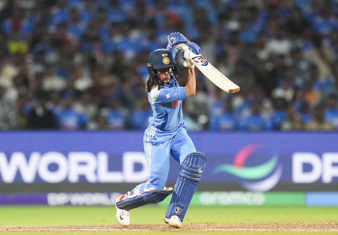 ഇന്ത്യൻ വനിതാ ക്രിക്കറ്റ് താരം ജമീമ റോഡ്രിഗസിനെതിരായ ട്രോളുകളിൽ പ്രതികരിച്ച് പേസർ ശിഖ പാണ്ഡെ. ജമീമ ദൈവത്തിൻ്റെ പ്രിയപ്പെട്ട കുട്ടിയാണെന്ന് താരം പറഞ്ഞു. തൻ്റെ എക്സ് പ്ലാറ്റ്ഫോമിലൂടെയാണ് ഡൽഹി ക്യാപിറ്റൽസിൽ ജമീമയുടെ സഹതാരമായ ശിഖ പാണ്ഡെയുടെ പ്രതികരണം. (Image Credits- PTI)
