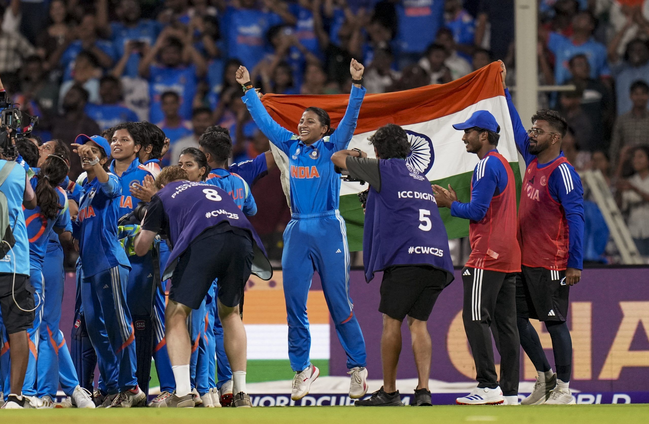 "ഓസ്ട്രേലിയക്കെതിരായ മത്സരത്തിന് ശേഷം 10-12 ബ്രാൻഡുകളുമായി ചർച്ചകൾ നടക്കുകയാണ്"- കരൺ യാദവ് പറഞ്ഞു. ബ്രാൻഡ് എൻഡോഴ്സ്മെൻ്റുകൾക്കുള്ള ഫീ 75 ലക്ഷം രൂപയിൽ നിന്ന് ഒന്നരക്കോടി രൂപയായി ജമീമ വർധിപ്പിച്ചു എന്നാണ് റിപ്പോർട്ടുകൾ സൂചിപ്പിക്കുന്നത്.
