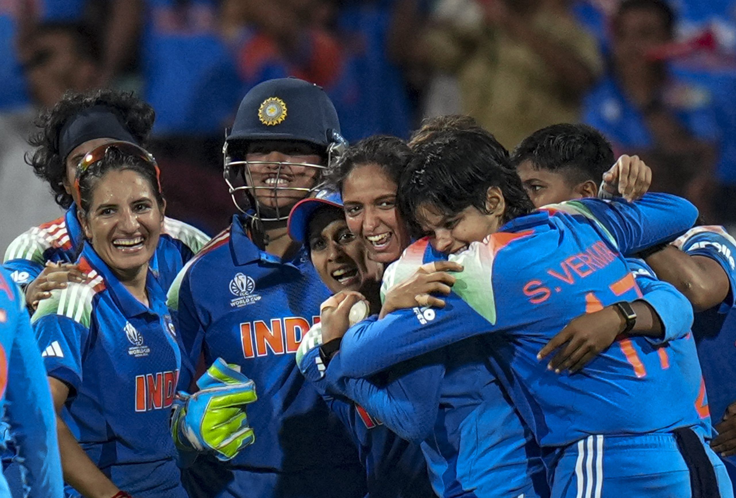 എക്കണോമിക് ടൈംസ് ആണ് വാർത്ത റിപ്പോർട്ട് ചെയ്തത്. ഇന്ത്യൻ താരങ്ങളുടെ സമൂഹമാധ്യമ അക്കൗണ്ടുകളിലെ ഫോളോവേഴ്സിൻ്റെ എണ്ണം രണ്ടിരട്ടിയും മൂന്നിരട്ടിയുമൊക്കെയാണ് വർധിക്കുന്നത് എന്ന് റിപ്പോർട്ടിൽ പറയുന്നു. ഇതോടെ ആഗോളബ്രാൻഡുകൾ സഹകരണത്തിനായി എത്തുന്നുണ്ട്.
