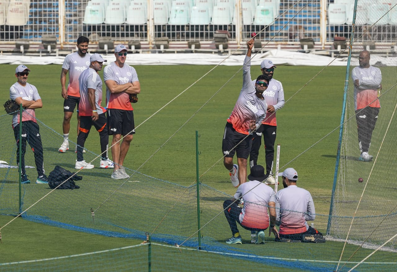 ഏകദിന പരമ്പര നവംബർ 30ന് ആരംഭിക്കും. ഡിസംബർ 3, ഡിസംബർ 6 എന്നീ തീയതികളിലും ഏകദിന മത്സരങ്ങളുണ്ട്. ഇതിന് ശേഷം ഡിസംബർ 9ന് ടി20 പരമ്പരയ്ക്ക് തുടക്കമാവും. ഡിസംബർ 11, 14, 17, 19 തീയതികളിലാണ് പരമ്പരയിലെ മറ്റ് ടി20 മത്സരങ്ങൾ നടക്കുക.