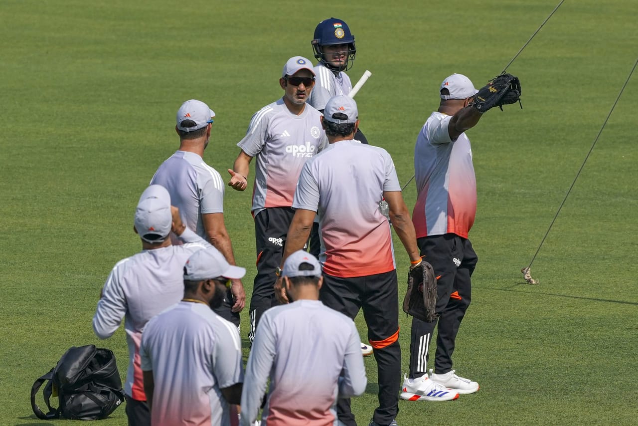 രണ്ട് ടെസ്റ്റിനും മൂന്ന് ഏകദിനങ്ങൾക്കും അഞ്ച് ടി20കൾക്കുമായാണ് ദക്ഷിണാഫ്രിക്ക ഇന്ത്യയിൽ എത്തിയിരിക്കുന്നത്. ഈഡൻ ഗാർഡൻസിലെ ആദ്യ ടെസ്റ്റിന് ശേഷം ഗുവാഹത്തി ബർസപര ക്രിക്കറ്റ് സ്റ്റേഡിയത്തിൽ രണ്ടാം ടെസ്റ്റ് നടക്കും. നവംബർ 22നാണ് രണ്ടാം ടെസ്റ്റ് ആരംഭിക്കുക.