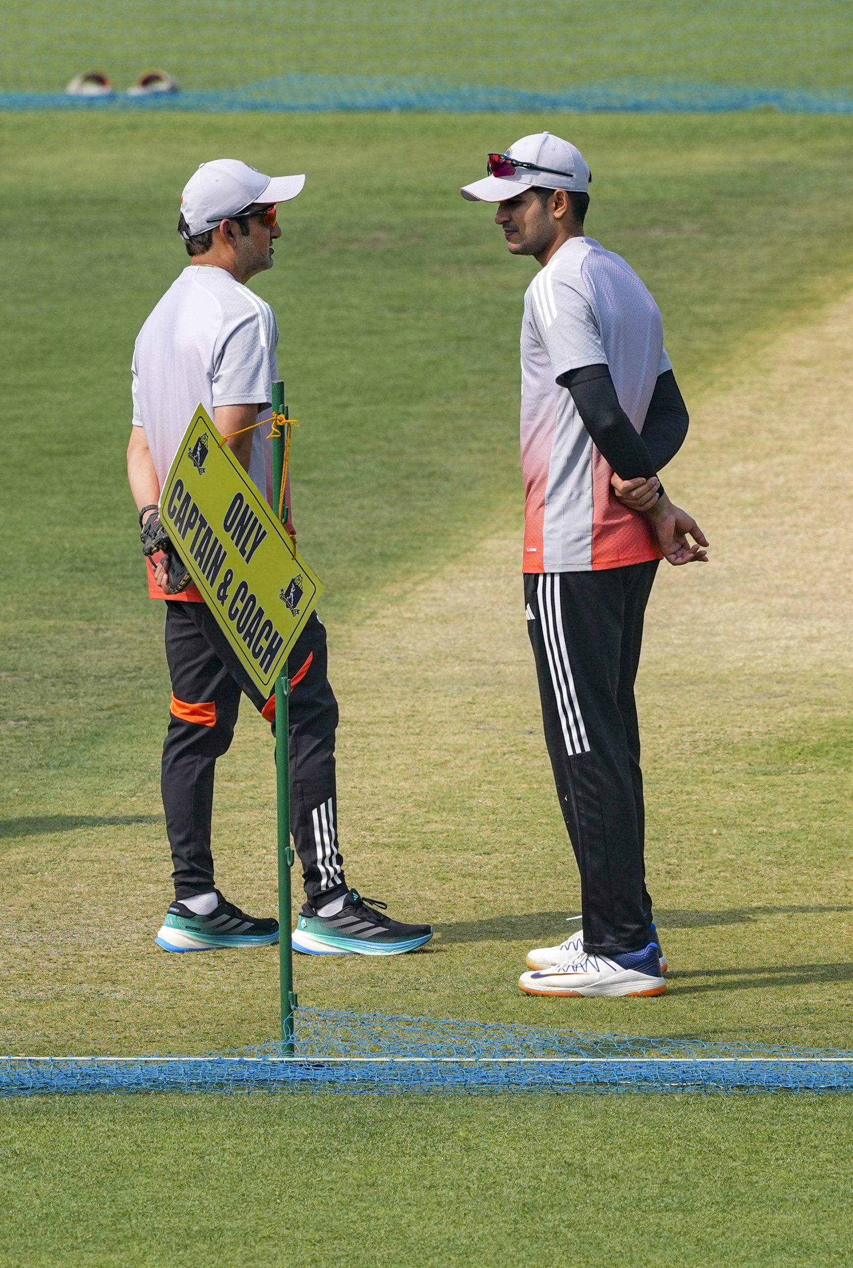 "പിച്ച് നല്ലതായിരിക്കും. സ്പോർട്ടിങ് വിക്കറ്റാണ്. കളി പുരോഗമിക്കുമ്പോൾ പന്ത് തിരിയും. ബൗൺസ് ഉണ്ടാവും. പിച്ചിൽ നിന്ന് ബാറ്റർമാർക്കും ബൗളർമാർക്കും പ്രയോജനം ലഭിക്കും. ഇന്ത്യൻ ടീം സ്പിൻ പിച്ച് വേണമെന്ന് ആവശ്യപ്പെട്ടിരുന്നു."- സുജൻ മുഖർജി അഭിമുഖത്തിൽ പ്രതികരിച്ചു.
