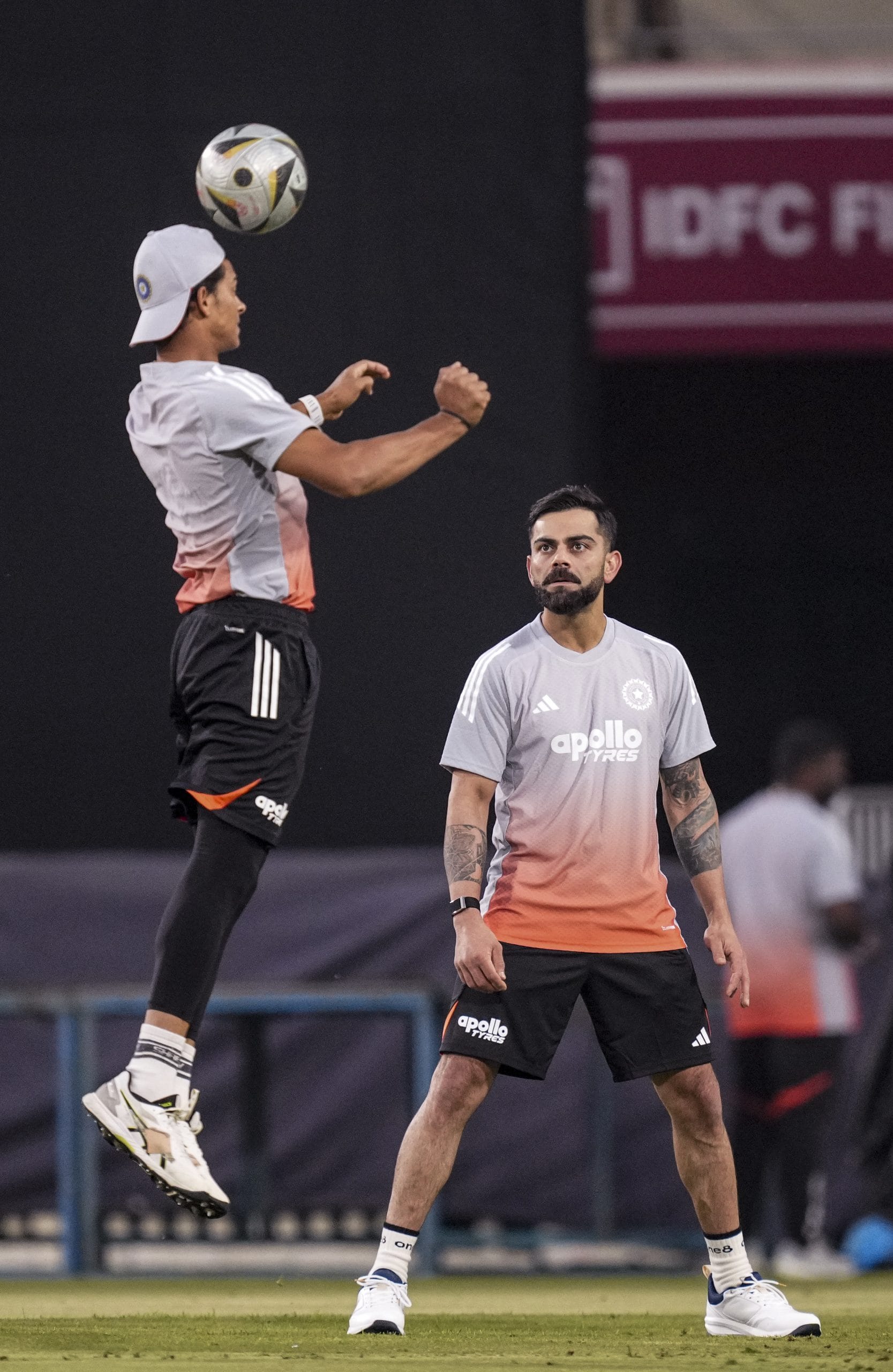 ഇതോടൊപ്പം ടോപ്പ് ഓർഡറിൽ ഇടങ്കയ്യൻ - വലങ്കയ്യൻ കോംബോയും ജയ്സ്വാൾ എത്തുന്നതിലൂടെ സാധിക്കും. ശുഭ്മൻ ഗിൽ തിരികെയെത്തുമ്പോൾ ഈ കോംബോ നഷ്ടമാവുമെങ്കിലും ഈ പരമ്പരയിൽ ഇതുപയോഗിച്ച് നേട്ടമുണ്ടാക്കാൻ ഇന്ത്യൻ ടീമിന് സാധിക്കും. 
