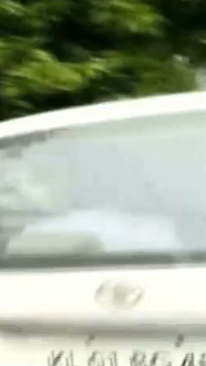 എ പത്മകുമാറിനെ ക്രൈം ബ്രാഞ്ച് ഓഫിസിലേക്ക് കൊണ്ടുവരുന്നു