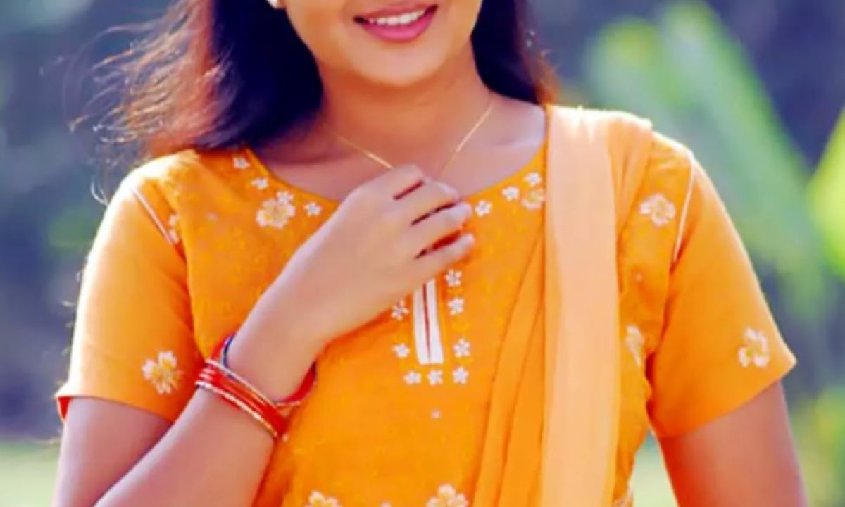 അത്തരത്തിൽ ഒരുപാട് ജനപ്രിയ ചിത്രങ്ങളിൽ അഭിനയിച്ച്, മനോഹരമായ നിരവധി കഥാപാത്രങ്ങൾ മലയാള സിനിമയ്ക്ക് സമ്മാനിച്ചതിനു ശേഷം പിന്നീട് വെള്ളിത്തിരയിൽ നിന്നും മാഞ്ഞുപോയ തമിഴ്നാട് സ്വദേശിനിയായ ഒരു മലയാള സിനിമ നടിയാണ് ഇവിടെ പറയുന്നത്. (Photo: Instagram)