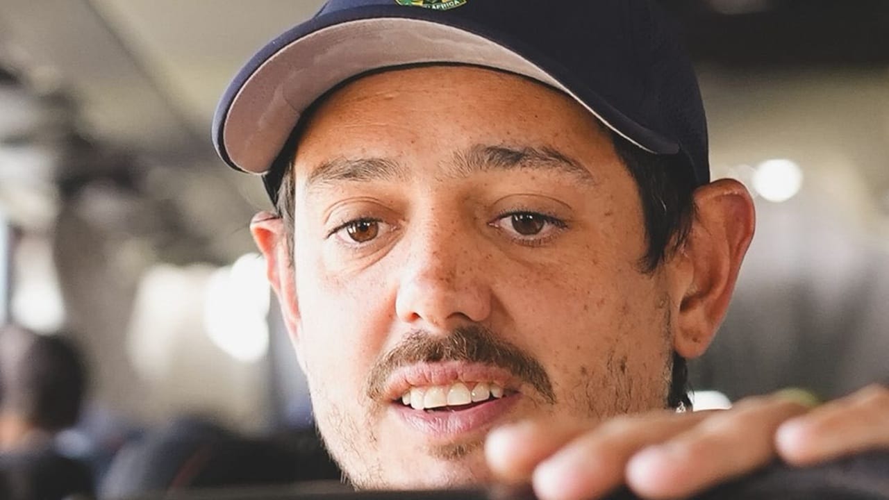 എയ്ഡൻ മാർക്രം ദക്ഷിണാഫ്രിക്കയെ നയിക്കും. ക്വിൻ്റൺ ഡി കോക്ക് ആണ് വിക്കറ്റ് കീപ്പര്. റയാൻ റിക്കൽടൺ, മാത്യു ബ്രീറ്റ്സ്കെ, ടോണി ഡി സോർസി, ഡെവാൾഡ് ബ്രെവിസ്, മാർക്കോ യാൻസെൻ, കോർബിൻ ബോഷ്, പ്രെനെലൻ സുബ്രയെൻ, നാൻഡ്രെ ബർഗർ, ഒട്ട്നീൽ ബാർട്ട്മാൻ എന്നിവരാണ് പ്ലേയിങ് ഇലവനിലെ മറ്റ് താരങ്ങള് (Image Credits: Facebook)