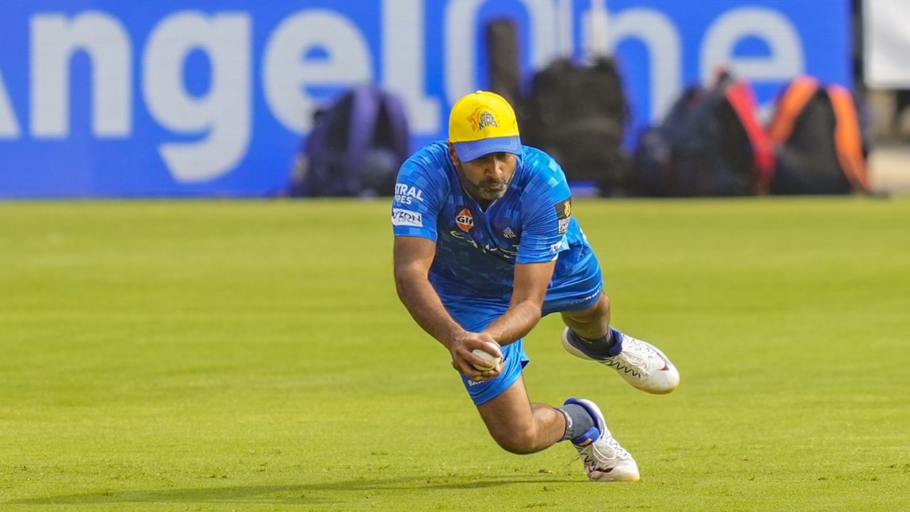 ''സ്‌റ്റേഡിയം നിറഞ്ഞുകവിയട്ടെ. ആരവം ഉയരട്ടെ. ആരാധകരുടെ പിന്തുണ പ്രധാനമാണ്. സ്‌നേഹത്തിന് നന്ദി. ടീമിന് ആശംസകള്‍ നേരുന്നു''-അശ്വിന്‍ കുറിച്ചു (Image Credits: PTI)