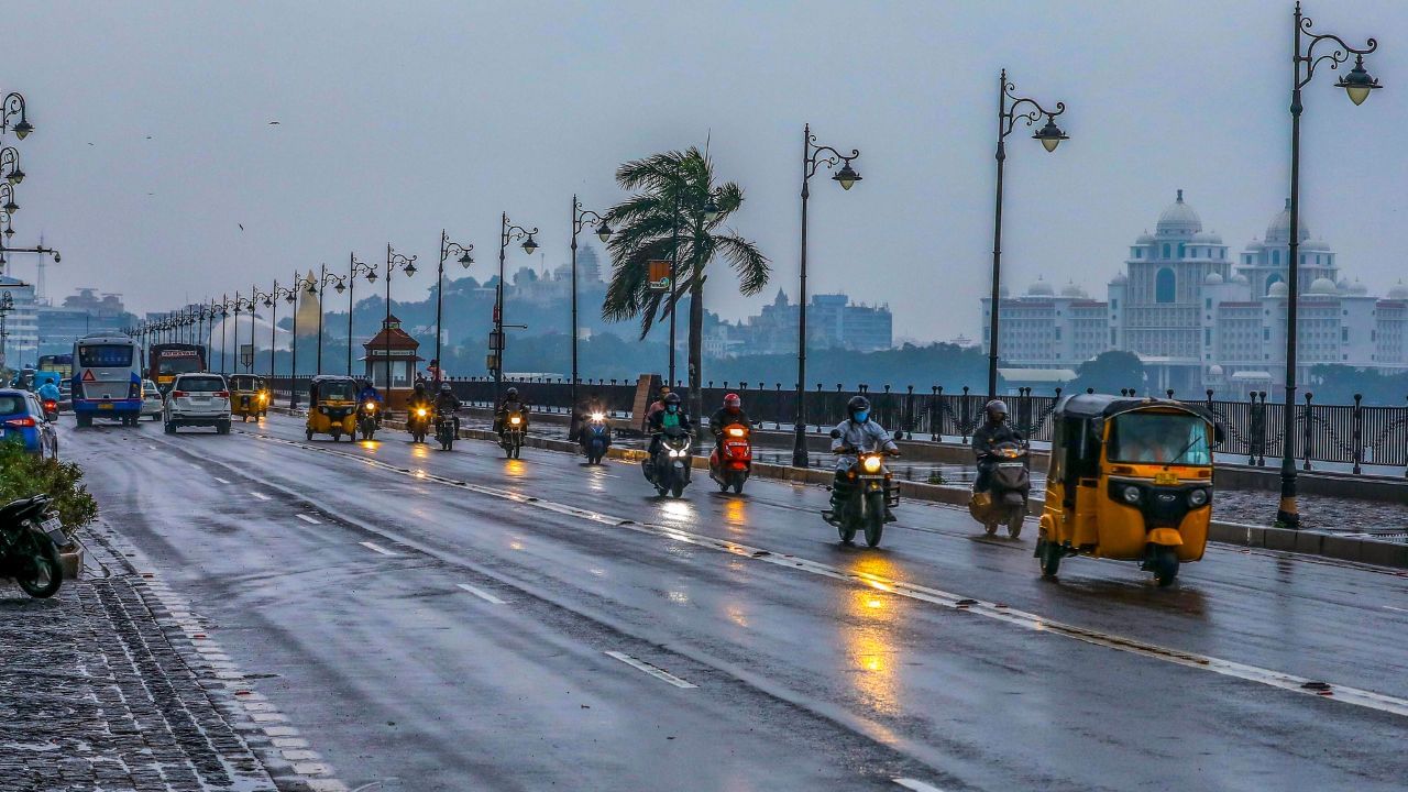 Kerala Rain Alert: പുതിയ ന്യൂനമർദ്ദം! തെക്കൻ കേരളത്തിൽ മ‍ഴ കനക്കും: വിവിധ ജില്ലകളിൽ മുന്നറിയിപ്പ്