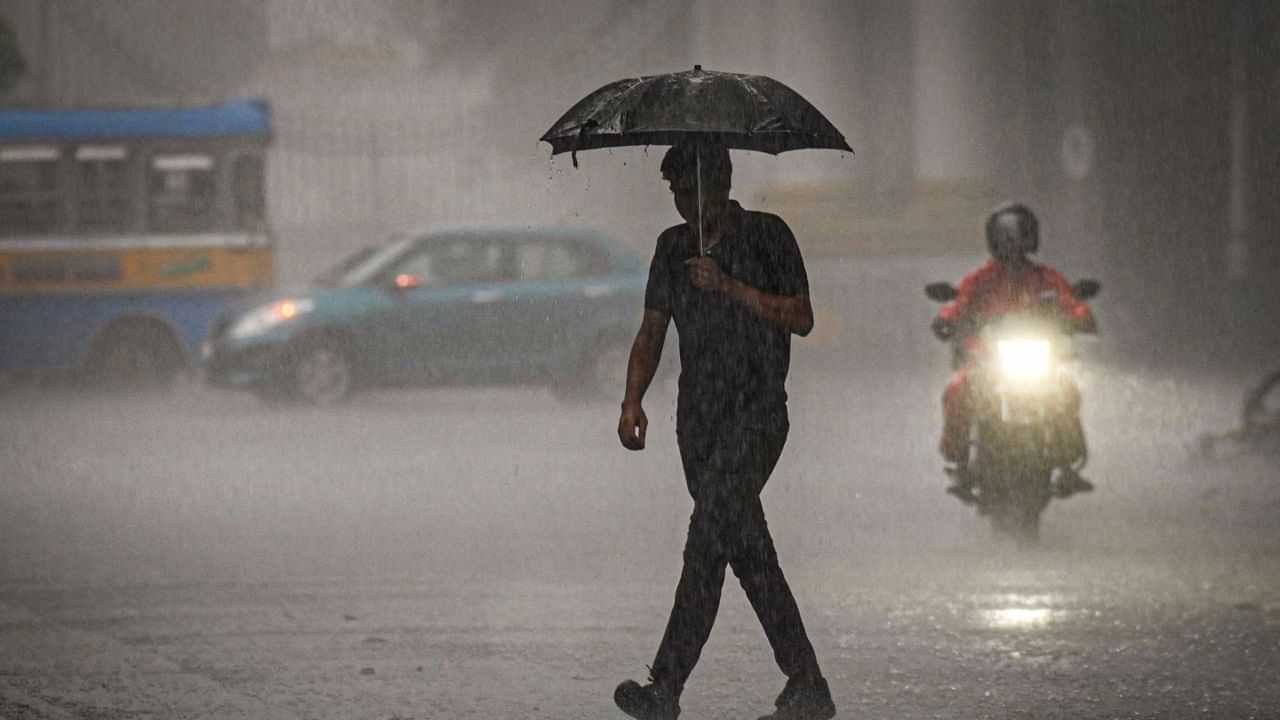 Kerala Rain Alert: ഒന്നല്ല നാല് ജില്ലകൾക്ക് മുന്നറിയിപ്പ്; മഴ കനക്കുന്നു, ഇടിമിന്നലിനും സാധ്യത