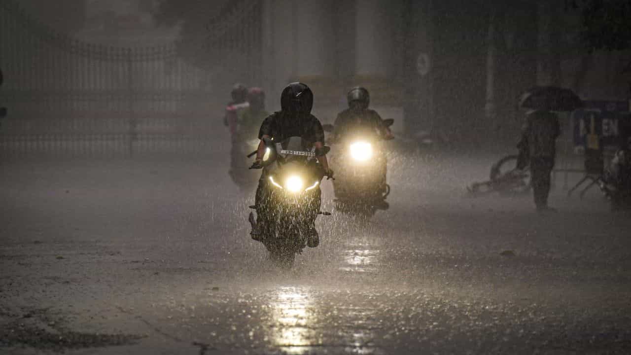 Kerala Weather Update: തണുപ്പു കുറഞ്ഞു, ചൂടുകൂടി പക്ഷെ തെക്കന്മാർക്ക് ഇന്ന് മഴക്കോളുണ്ട്.... ഈ ജില്ലക്കാർ ശ്രദ്ധിക്കുക