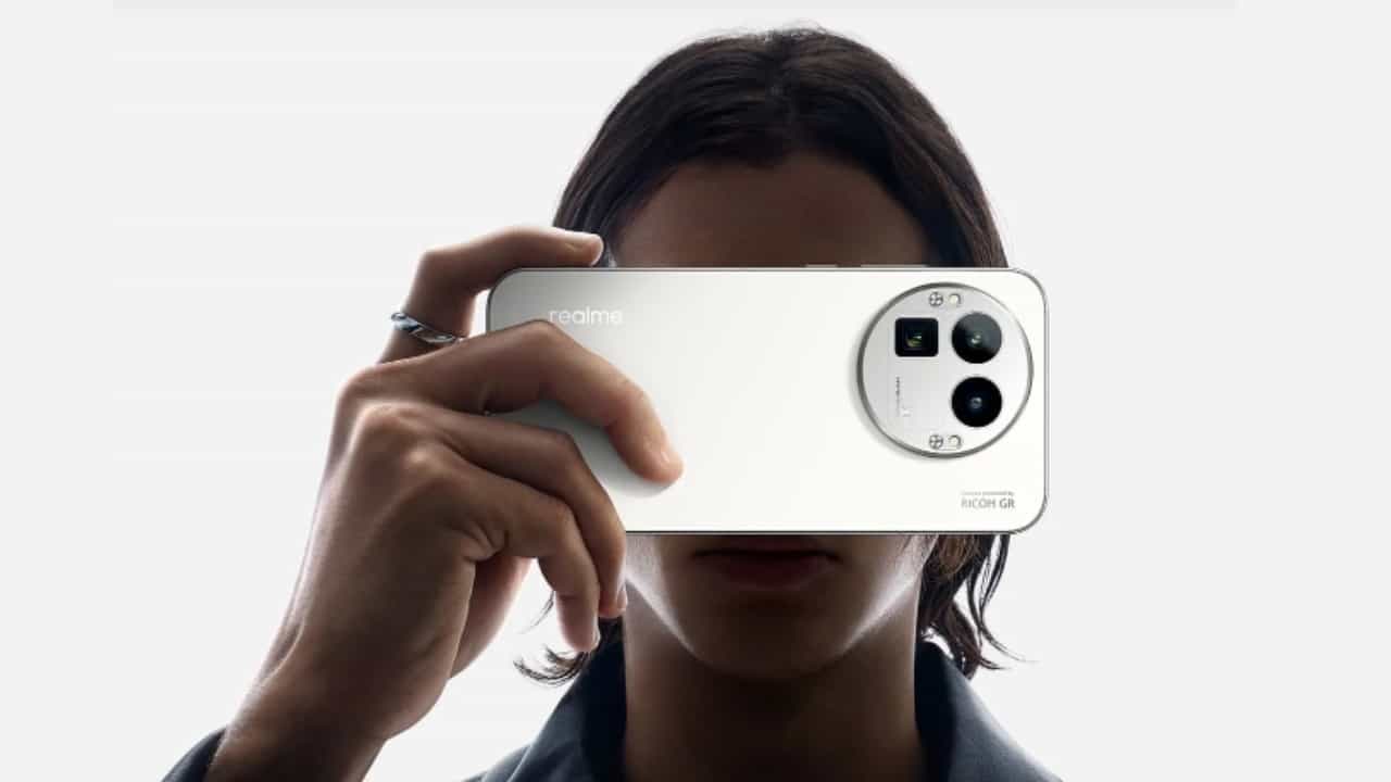 Realme GT 8 Pro : റിയൽമി ഇറക്കുന്നത് വമ്പൻ ബാറ്ററി ബാക്കപ്പുള്ളൊരു ഫോൺ; സീക്രട്ടുകൾ പിന്നെയും Realme GT 8 Pro : റിയൽമി ഇറക്കുന്നത് വമ്പൻ ബാറ്ററി ബാക്കപ്പുള്ളൊരു ഫോൺ; സീക്രട്ടുകൾ പിന്നെയും