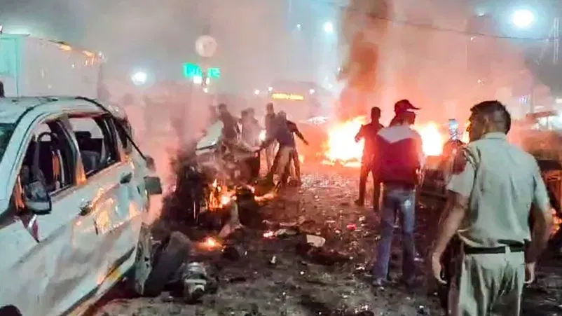 Delhi blast: ചെങ്കോട്ടയിൽ പൊട്ടിത്തെറിച്ചത് ഒന്നുമാത്രം, സ്ഫോടനത്തിനു തയ്യാറാക്കിയത് 32 കാറുകൾ