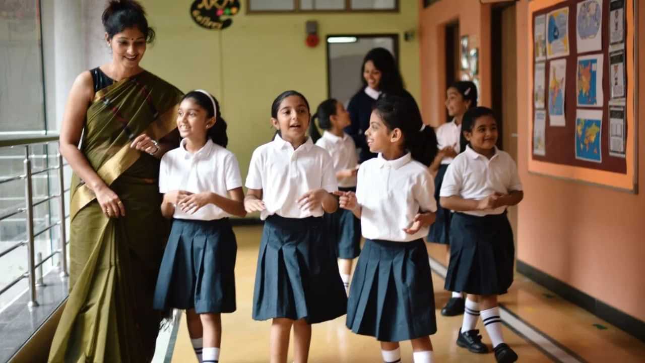 SIR: എസ്.ഐ.ആർ: ബിഎൽഒമാരായി അധ്യാപകർ; കുട്ടികളെ പഠിപ്പിക്കുന്നതിന് 10,000ത്തിലേറെ താൽക്കാലിക അധ്യാപകരെ നിയമിക്കും SIR: എസ്.ഐ.ആർ: ബിഎൽഒമാരായി അധ്യാപകർ; കുട്ടികളെ പഠിപ്പിക്കുന്നതിന് 10,000ത്തിലേറെ താൽക്കാലിക അധ്യാപകരെ നിയമിക്കും