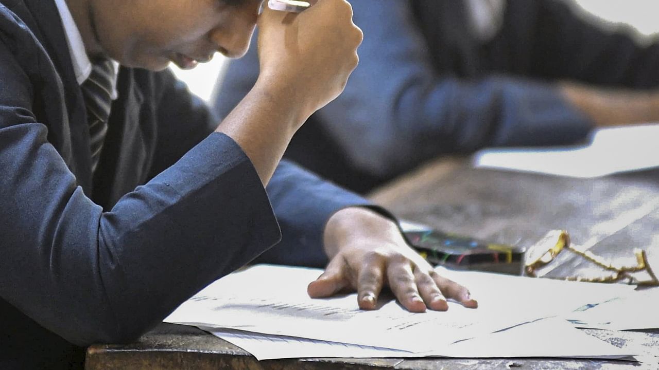 SSLC Model Question 2026: എസ്എസ്എല്‍സി പടിവാതില്‍ക്കല്‍, ഇനി ഒട്ടും സമയം കളയാനില്ല: മാതൃകാ ചോദ്യപേപ്പര്‍ എങ്ങനെ ഡൗണ്‍ലോഡ് ചെയ്യാം?