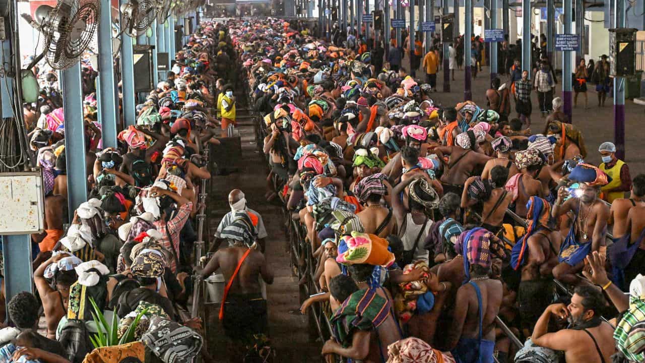 Sabarimala : ശബരിമലയിൽ തിരക്കേറുന്നു... പരാതിയുണ്ടോ? പരിഹാരത്തിന് ഡിഎല്‍എസ്എ എത്തും