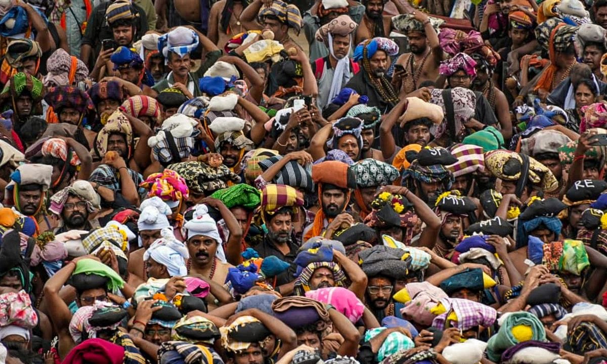 Sabarimala Pamba Pollution: ‘ശബരിമലയിലെ പമ്പയിൽ വസ്ത്രങ്ങൾ വലിച്ചെറിയുന്നത് ആചാരമല്ല’; കടുപ്പിച്ച് ഹൈക്കോടതി