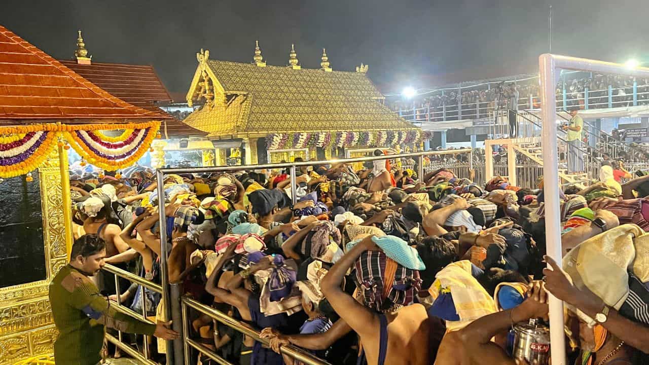 Sabarimala 2025: മല കയറുന്ന ഭക്തരുടെ ശ്രദ്ധയ്ക്ക്, മുങ്ങിക്കുളിക്കുന്നവർ മൂക്കിൽ വെള്ളം കയറാതെ നോക്കണം; നിർദ്ദേശങ്ങൾ
