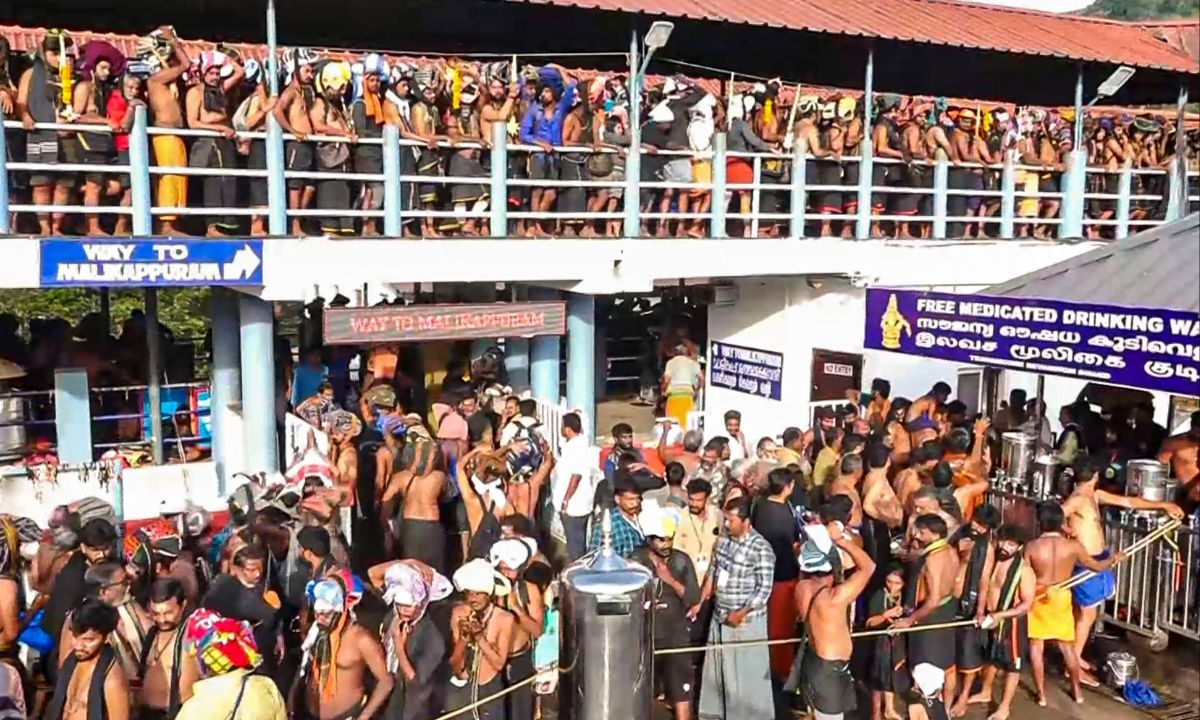 ഇതിനുള്ള ഓപ്ഷൻ ഹോം പേജിലെ ലോഗിൻ സെഷന് തൊട്ടു താഴെയായി നൽകിയിട്ടുണ്ട്. ഇതിൽ ക്ലിക്ക് ചെയ്യുമ്പോൾ രജിസ്ട്രേഷൻ എന്ന മറ്റൊരു പേജിൽ എത്തും. അവിടെ നിങ്ങളുടെ ഫോട്ടോ, ഫസ്റ്റ് നെയിം, ലാസ്റ്റ് നെയിം, മൊബൈൽ നമ്പർ, ജനനത്തീയതി, അഡ്രസ്സ്, നിങ്ങളുടെ സംസ്ഥാനം, ജില്ല, പിൻകോഡ് തുടങ്ങിയ വിശദാംശങ്ങൾ നൽകുക. (Photo: PTI)