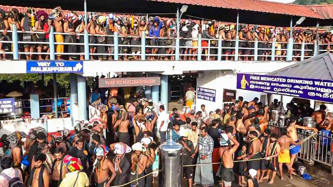 Sabarimala Mandala kalam 2025: ശബരിമലയില്‍ വന്‍ തിരക്ക്; അയ്യനെ കാണാൻ ഭക്തരുടെ നീണ്ട നിര