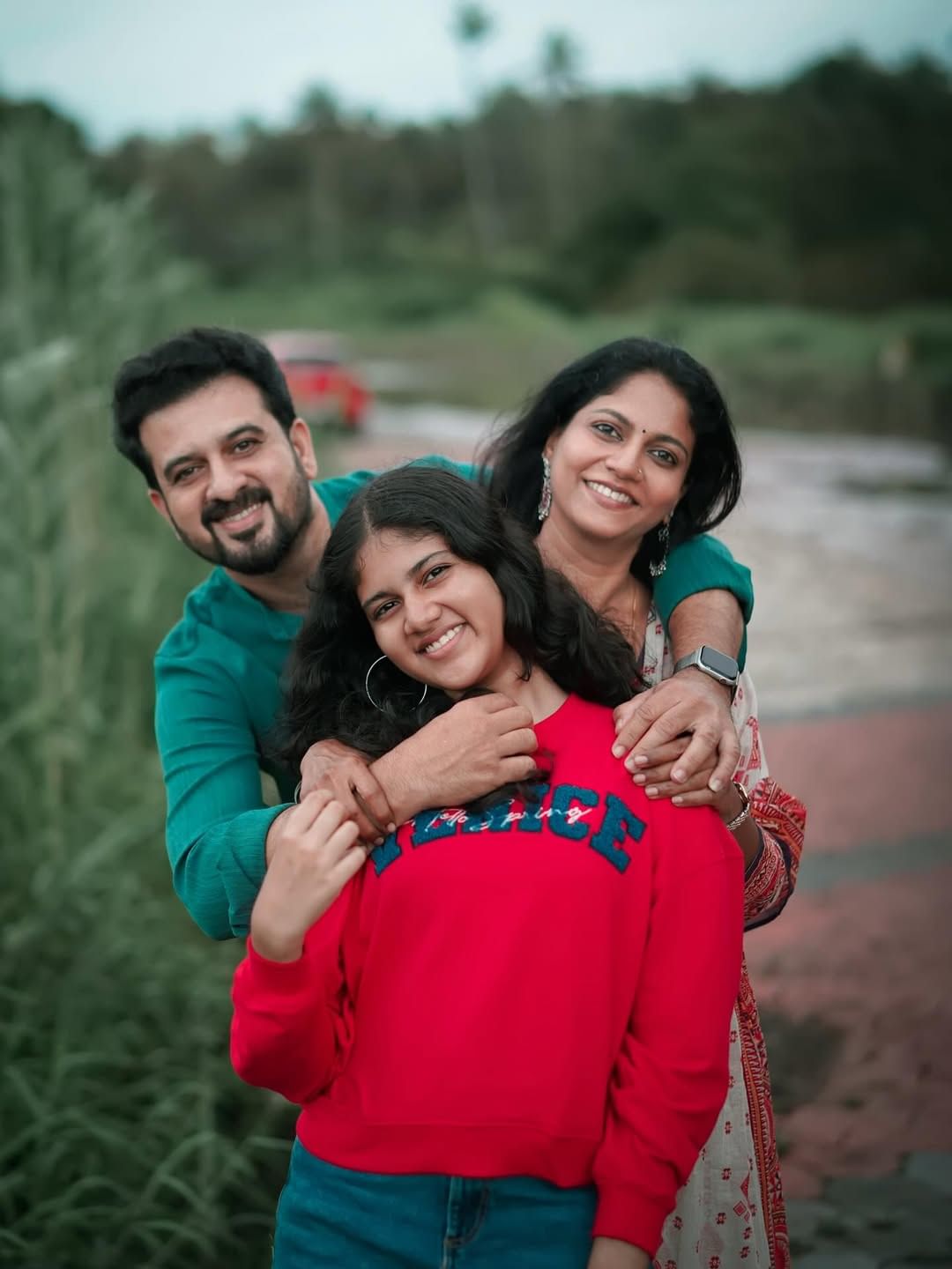 തന്റെത് നല്ല സ്വഭാവമാണെന്ന് ഇപ്പോൾ എല്ലാവരും പറയുന്നുണ്ടെന്നും എല്ലാവർക്കും തന്നോട് വലിയ ഇഷ്ടമാണെന്നും താരം പറയുന്നു. എന്നാൽ വീട്ടിൽ താൻ ഇങ്ങനെയല്ലെന്നും പ്രതികരിക്കുകയും പെട്ടന്ന് ട്രിഗറാവുകയും ചെയ്യുമെന്നും സാജൻ സൂര്യ അഭിമുഖത്തിൽ പറഞ്ഞു.