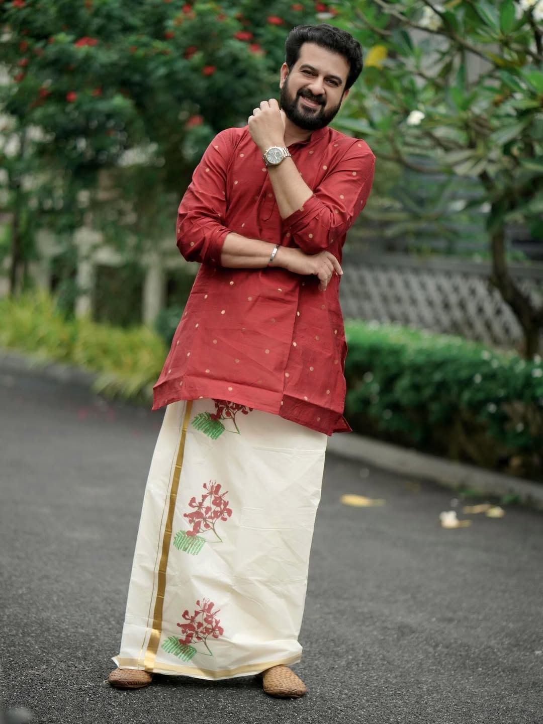 സീരിയൽ ടുഡേയ്ക്ക് നൽകിയ അഭിമുഖത്തിൽ സംസാരിക്കുകയായിരുന്നു താരം. എല്ലാ സീസണുകളിലും ക്ഷണം വരാറുണ്ടെന്നാണ് സാജൻ സൂര്യ പറയുന്നത്. ഗീതാഗോവിന്ദം സീരിയൽ കഴിഞ്ഞ സമയത്താണ് ബിഗ് ബോസ് തുടങ്ങിയത്.