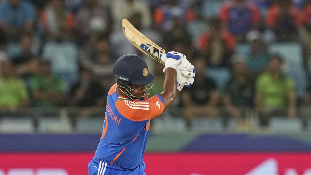 സഞ്ജുവിനെ എ ടീമിന്റെ ക്യാപ്റ്റനാക്കിയേക്കുമെന്ന അഭ്യൂഹമുണ്ടായിരുന്നു. എന്നാല്‍ 14 അംഗ സ്‌ക്വാഡില്‍ പോലും താരത്തെ ഉള്‍പ്പെടുത്താത്തത് അപ്രതീക്ഷിതമായി. കാരണം അവ്യക്തമാണ് (Image Credits: PTI)