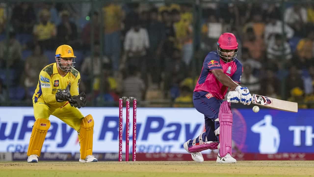 Sanju Samson: സഞ്ജു സാംസണ്‍ ചെന്നൈയില്‍ വിക്കറ്റ് കീപ്പര്‍, ധോണി ഇംപാക്ട് പ്ലയര്‍ മാത്രം; വന്‍ പ്രവചനം