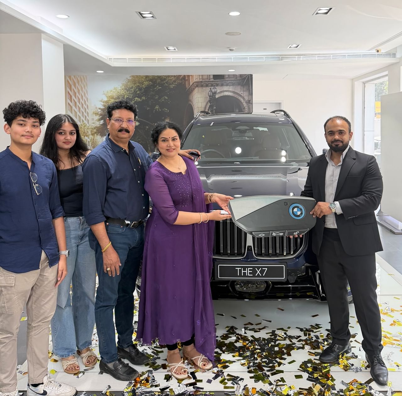 അബാം മൂവിസിൻ്റെ ബാനറിൽ ഷീലു എബ്രഹാം നിർമിച്ച ബാഡ് ബോയ്സ് എന്ന ഒമർ ലുലു ചിത്രം പരാജയമായതിന് പിന്നാലെ താൻ കടക്കെണിയിലായെന്നാണ് നടി പറഞ്ഞത്