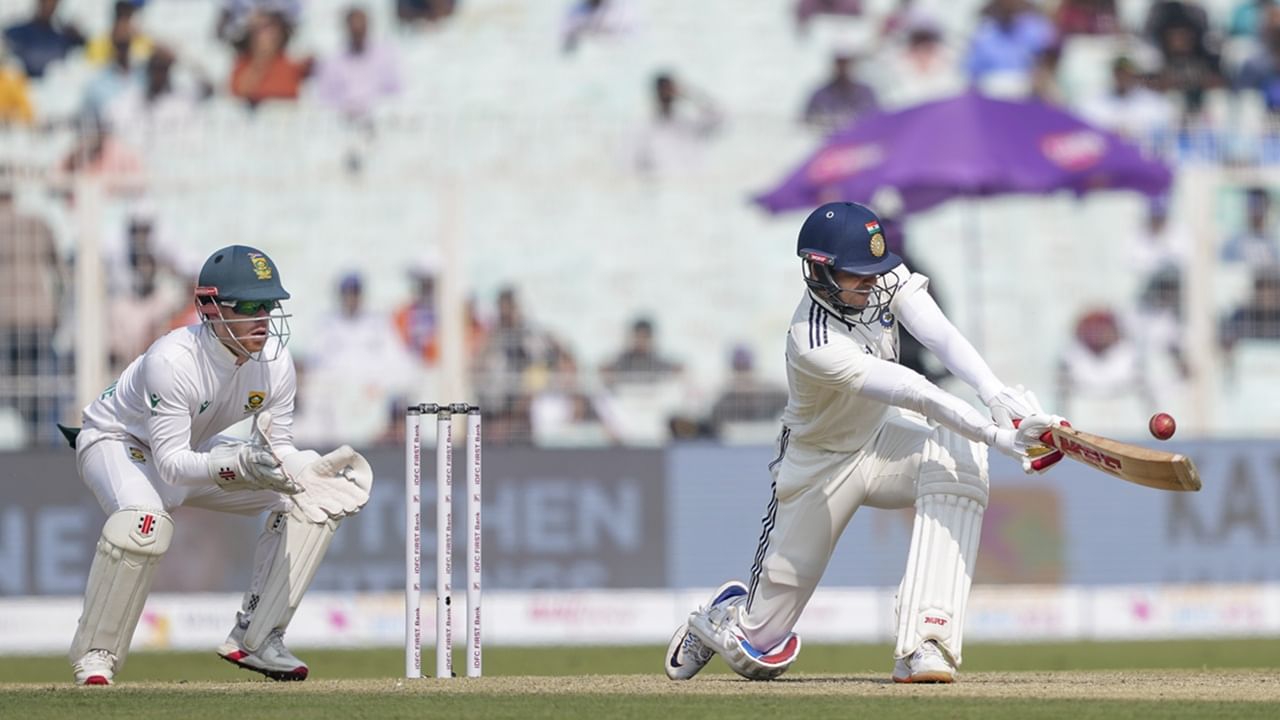 അതുകൊണ്ട് തന്നെ പൂര്‍ണമായും ഫിറ്റനസ് നേടിയതിന് ശേഷം മാത്രമാകും ഗില്ലിന്റെ തിരിച്ചുവരവ്. നിലവില്‍ മുംബൈയിലാണ് ഗില്‍. ബിസിസിഐ മെഡിക്കല്‍ സംഘം ഗില്ലിന്റെ ഫിറ്റ്‌നസ് വിലയിരുത്തുകയാണ്  (Image Credits: PTI)