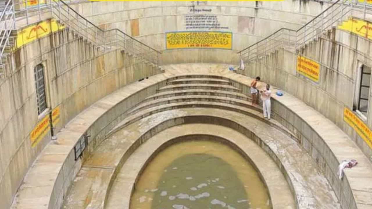 Shyam Kund: ഈ കുളത്തിൽ മുങ്ങി കുളിച്ചാൽ സന്താനഭാ​ഗ്യം, സർവ്വൈശ്വര്യം! പരാജിതരുടെ അഭയ കേന്ദ്രമായ ഖട്ടു ക്ഷേത്രത്തിലെ കുളം