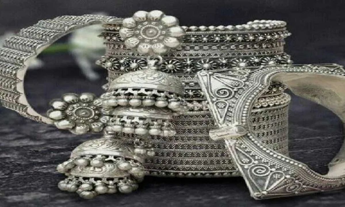 Silver Rate: വെള്ളി തൊട്ടാൽ പൊള്ളും! വെള്ള ലോഹവും അന്യമാകുമോ?