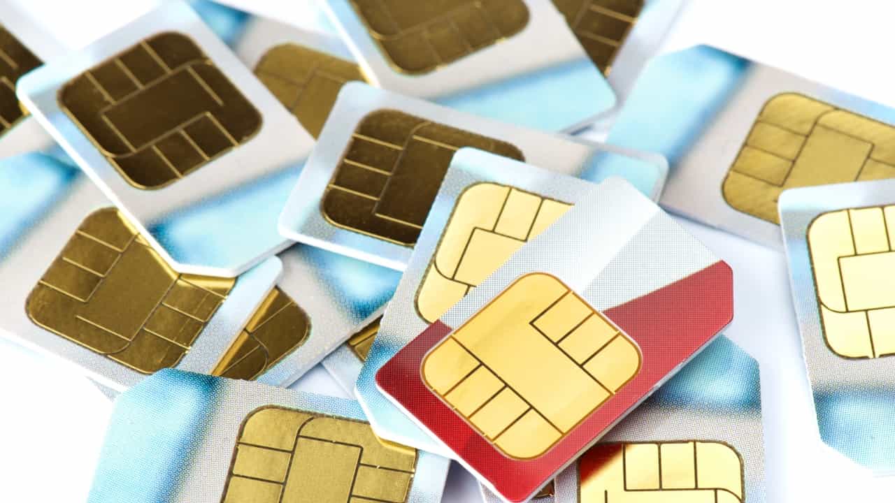 Sim Card: നിങ്ങളുടെ പേരിലുള്ള സിം കാർഡ് മറ്റാരെങ്കിലും ഉപയോഗിക്കുന്നുണ്ടോ?; കാത്തിരിക്കുന്നത് തടവും പിഴയും Sim Card: നിങ്ങളുടെ പേരിലുള്ള സിം കാർഡ് മറ്റാരെങ്കിലും ഉപയോഗിക്കുന്നുണ്ടോ?; കാത്തിരിക്കുന്നത് തടവും പിഴയും