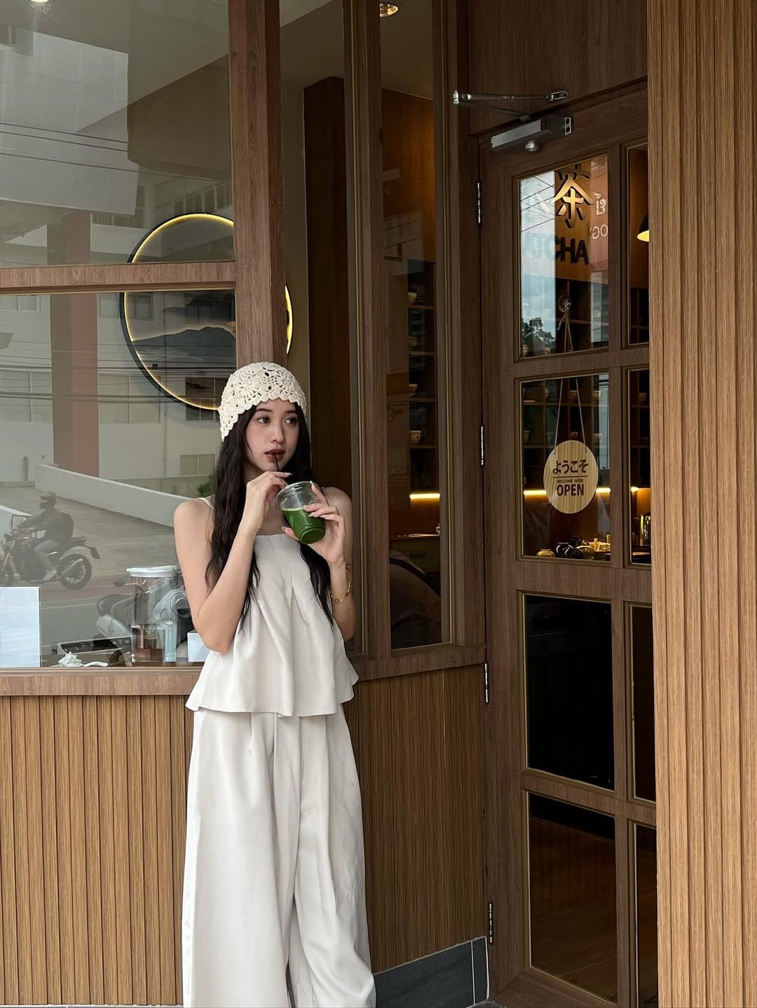 ഷീ ഫെയുടെ ആദ്യ ചിത്രമാണ് എക്കോ. യങ് സോയി എന്ന മലേഷ്യൻ കഥാപാത്രമായി ആയാണ് ഷീ ഫെയ് എക്കോയിലെത്തിയത്. ഇപ്പോഴിതാ തന്റെ കഥാപാത്രം സ്വീകരിച്ചതിന് നന്ദി പറയുകയാണ് ഷീ ഫെയ്.