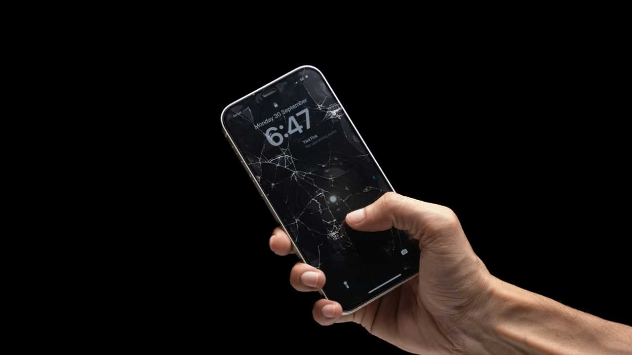 Smartphone Display Tips: വാൾ പേപ്പർ പോലും ഫോൺ ഡിസ്പ്ലേ കളയും, സംരക്ഷിക്കാൻ വഴി പലത് Smartphone Display Tips: വാൾ പേപ്പർ പോലും ഫോൺ ഡിസ്പ്ലേ കളയും, സംരക്ഷിക്കാൻ വഴി പലത്