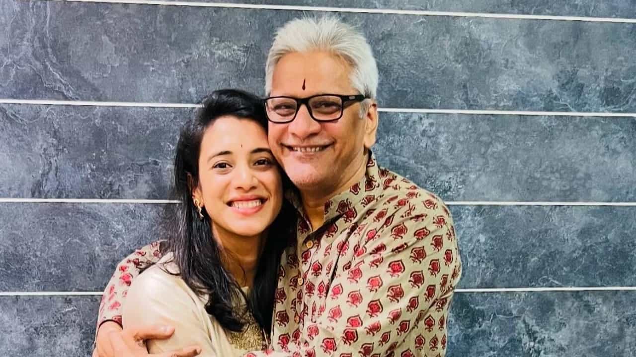 Smriti Mandhana Wedding: ഹൃദയാഘാതമുണ്ടായത് സ്മൃതി മന്ദനയുടെ പിതാവ് ശ്രീനിവാസിന്; ഇന്നത്തെ ചടങ്ങുകൾ റദ്ദാക്കിയെന്ന് മാനേജർ Smriti Mandhana Wedding: ഹൃദയാഘാതമുണ്ടായത് സ്മൃതി മന്ദനയുടെ പിതാവ് ശ്രീനിവാസിന്; ഇന്നത്തെ ചടങ്ങുകൾ റദ്ദാക്കിയെന്ന് മാനേജർ