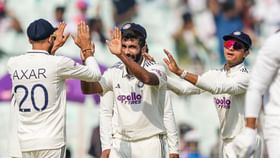 ടോപ്പ് ഓർഡർ പിഴുത് ബുംറ; ഒപ്പം ചേർന്ന് കുൽദീപ്: ഇന്ത്യക്കെതിരെ...