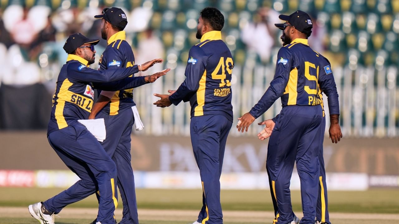 Pakistan vs Srilanka: സ്ഫോടനത്തിൽ ആശങ്ക: നാട്ടിലേക്ക് മടങ്ങണമെന്ന് ശ്രീലങ്കൻ താരങ്ങൾ; പോകുന്നവർക്കെതിരെ നടപടിയെന്ന് ബോർഡ്