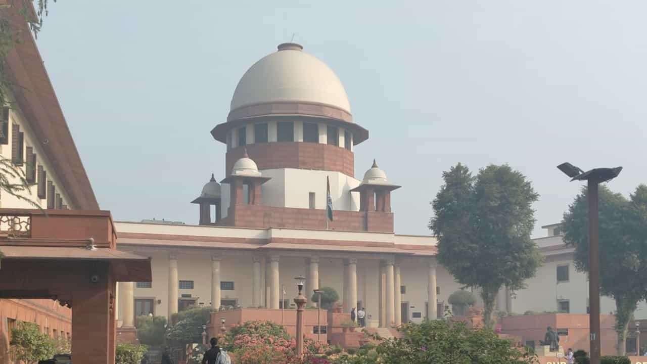 Supreme Court: കേരളത്തിൽ ഒരു കിലോമീറ്റർ ചുറ്റളവിൽ എല്പി സ്കൂൾ വേണം; മൂന്ന് കിലോമീറ്റർ ചുറ്റളവിൽ യുപി സ്കൂളും: ഉത്തരവിട്ട് സുപ്രീം കോടതി