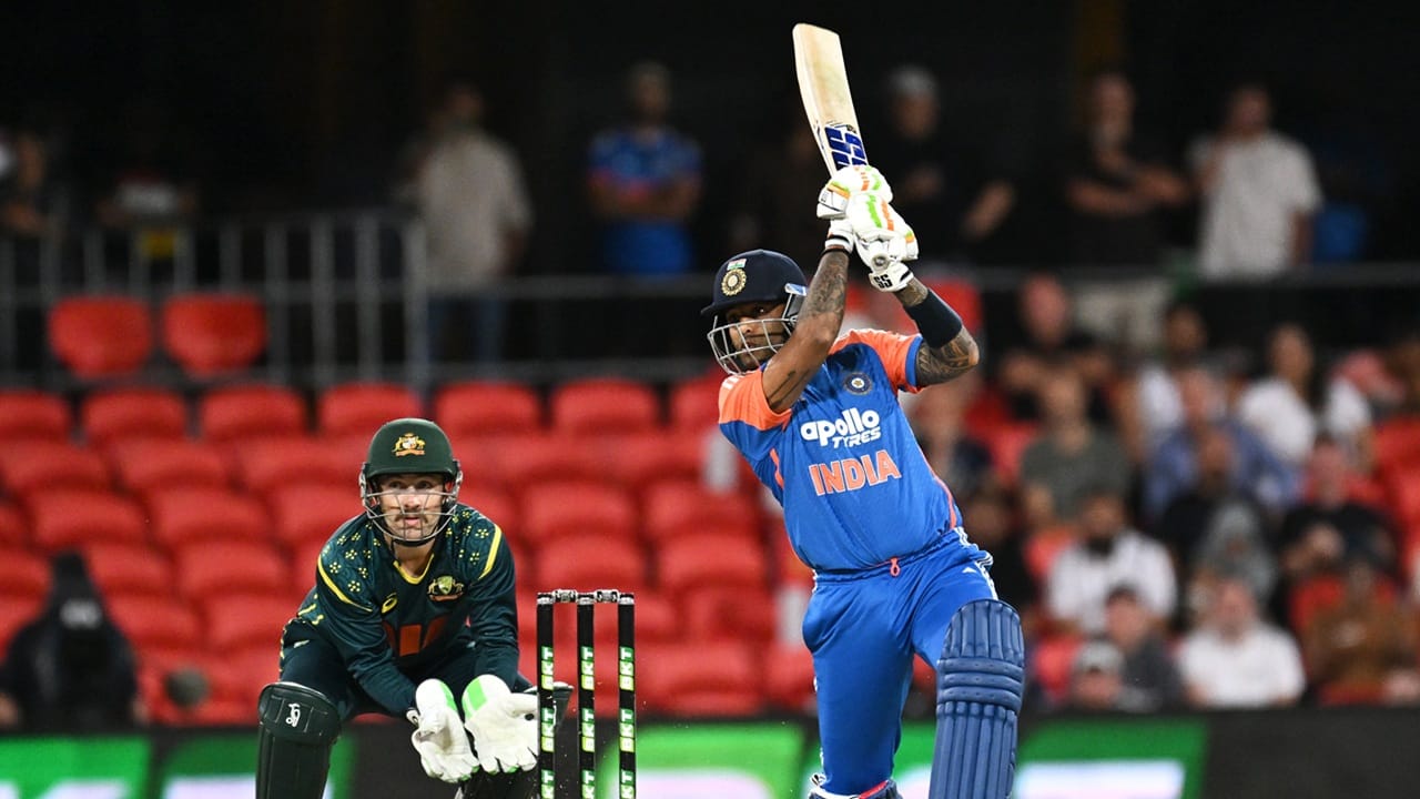 2026ലെ ടി20 ലോകകപ്പ് മുന്‍നിര്‍ത്തി കൂടുതല്‍ മത്സരങ്ങളില്‍ കളിക്കാനുള്ള ശ്രമത്തിലാണ് സൂര്യകുമാര്‍. സയ്യിദ് മുഷ്താഖ് അലി ട്രോഫിയിലും കളിക്കുന്നതിന്റെ ഈ തയ്യാറെടുപ്പിന്റെ ഭാഗമായാണ്. സയ്യിദ് മുഷ്താഖ് അലി ട്രോഫിയില്‍ മുംബൈയുടെ ആദ്യ മത്സരം നവംബർ 26ന് ലഖ്‌നൗവിലാണ് (Image Credits: PTI)