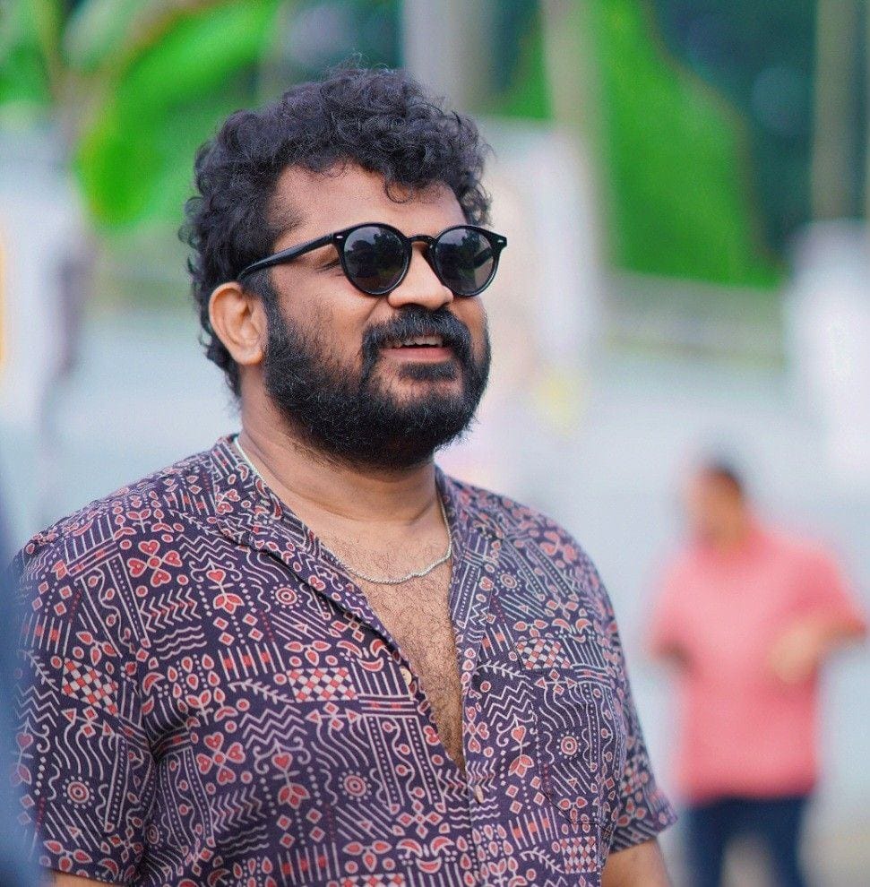 മലയാള മനോരമയുടെ ഹോർത്തൂസിൽ സംസാരിക്കുകയായിരുന്നു അദ്ദേഹം.ഒരു സിനിമ ചെയ്യുമ്പോൾ പ്രേക്ഷകനെ തൃപ്തിപ്പെടുത്തുക എന്നതാണ് പ്രധാനം. അതുകൊണ്ട് തന്നെ ലളിത ജോർജ് സാറിനെ കെല്ലുന്നതിനെക്കാൾ ബെൻസ് അത് ചെയ്യുമ്പോഴാണോ എന്നിലെ പ്രേക്ഷകന് തൃപ്തിയാവുക.